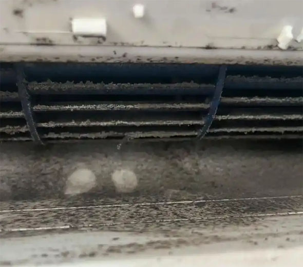 寒亭空调吹的风有股烧焦味是怎么回事